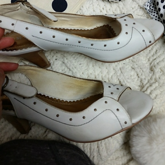 Shoes - Picture 5 of 8